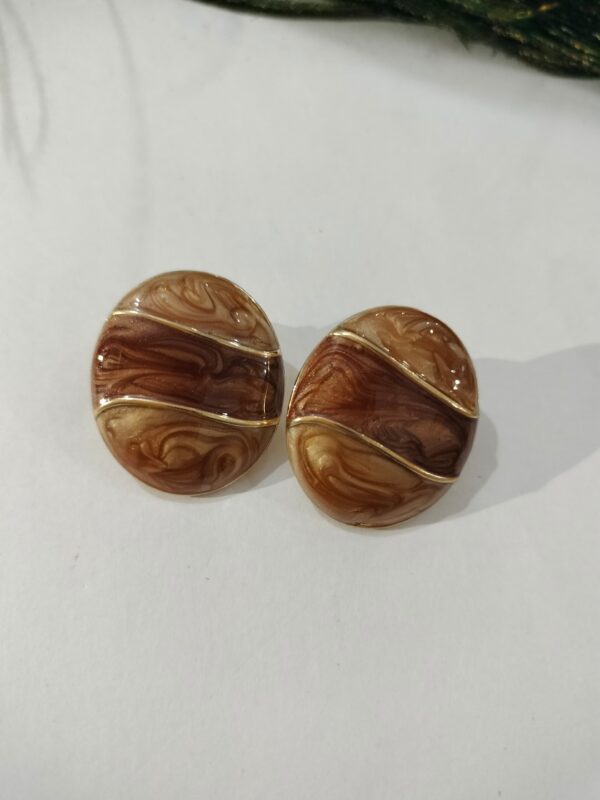Earings Brown Color